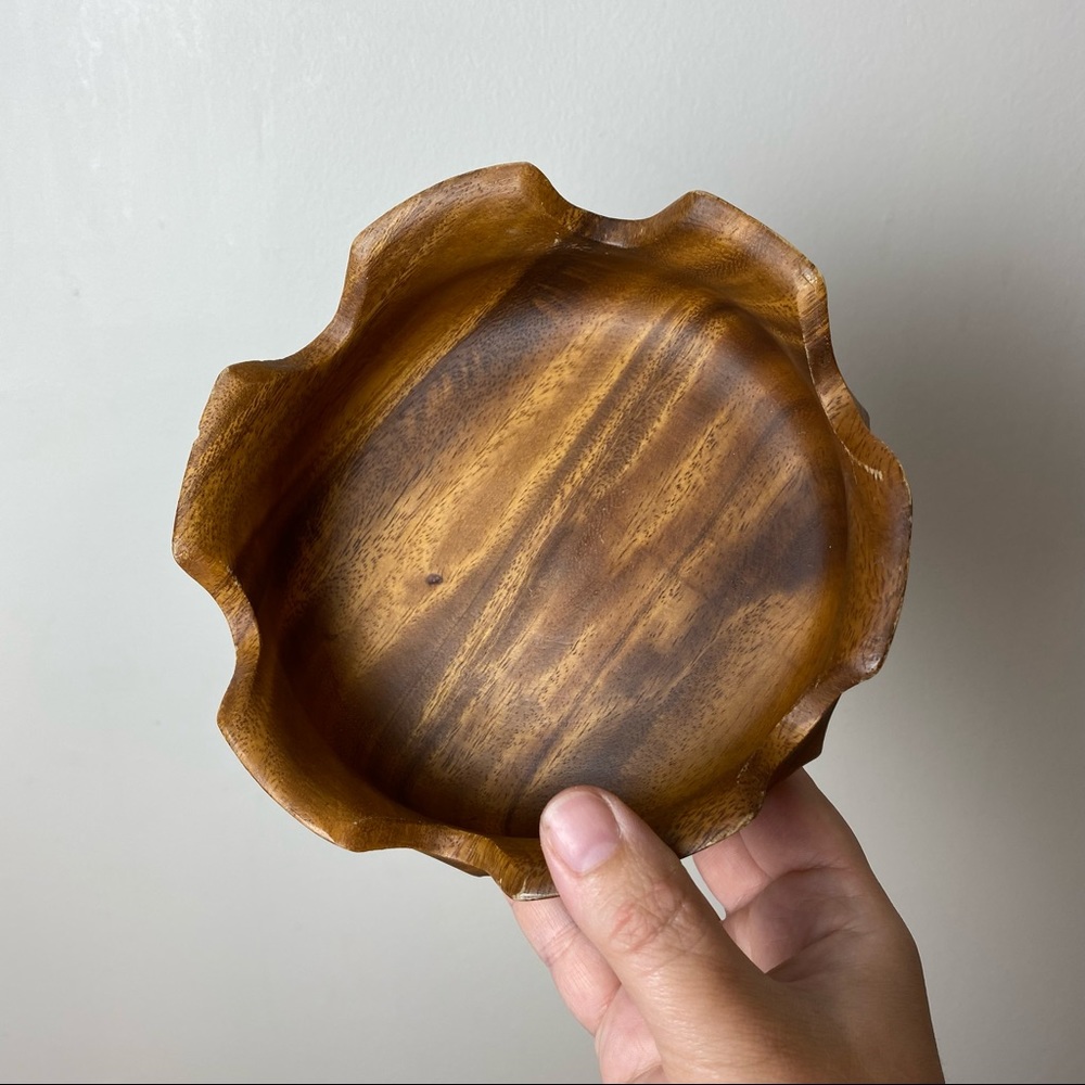 Flower Petal Carved Wood Monkey Pod Bowl Serving Set - Picture 9 of 12